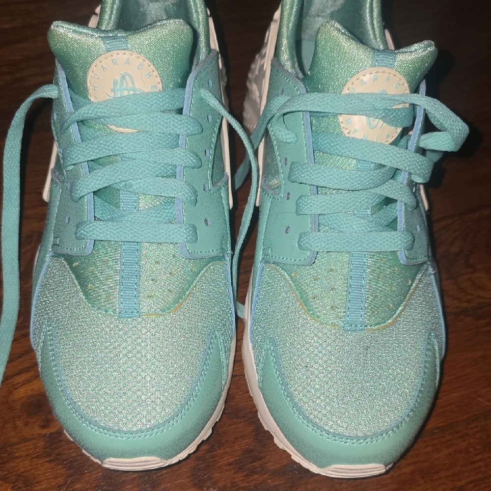 All 3 Pairs Included Huraches Sneakers, Good Condition See Cat Scratches On Navy